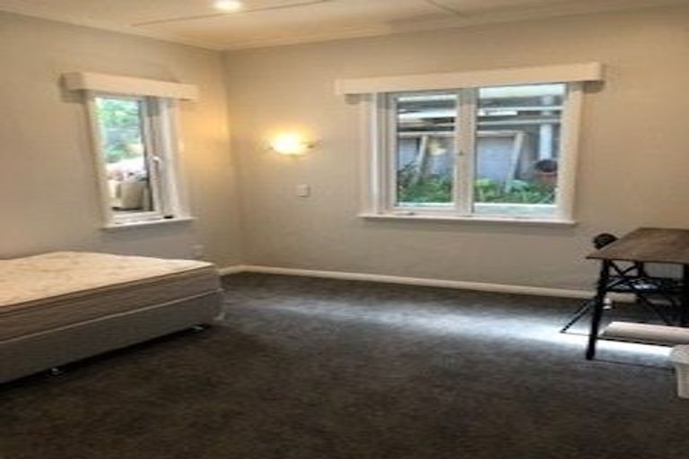 Photo of property in 92a Creswick Terrace, Northland, Wellington, 6012