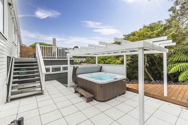 Photo of property in 22 Donald Crescent, Karori, Wellington, 6012