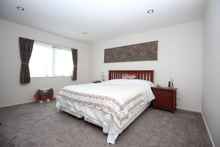 Photo of property in 8a Roberton Road, Avondale, Auckland, 1026
