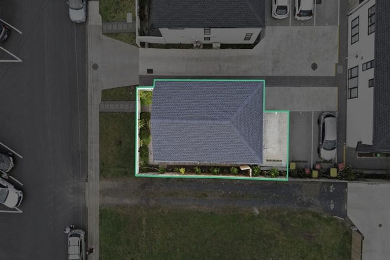 Photo of property in 2/2 Chapman Road, Te Atatu Peninsula, Auckland, 0610