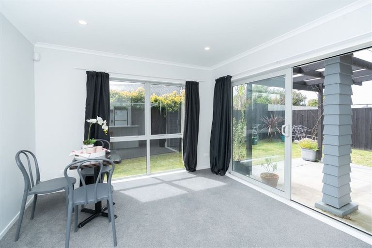 Photo of property in 2/11 Crosher Place, Silverdale, Hamilton, 3216