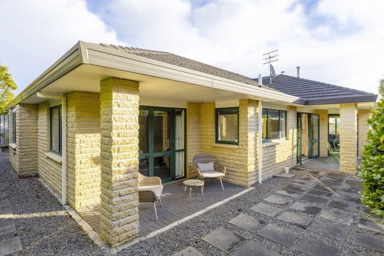 Photo of property in 30 Fairview Terrace, Waipahihi, Taupo, 3330