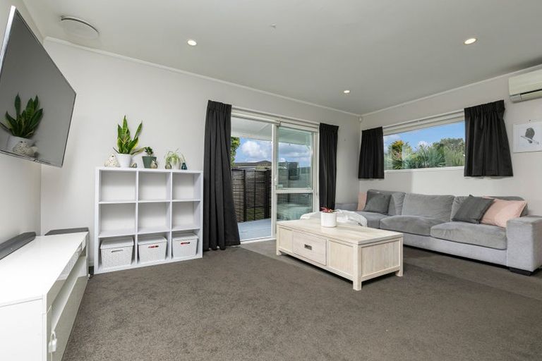Photo of property in 1 Luanda Drive, Ranui, Auckland, 0612