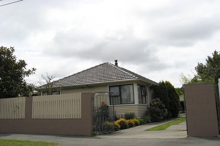 Photo of property in 4 Bateman Avenue, Bryndwr, Christchurch, 8053
