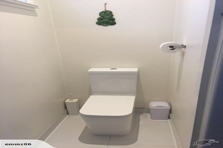 Photo of property in 63a Kiwi Esplanade, Mangere Bridge, Auckland, 2022