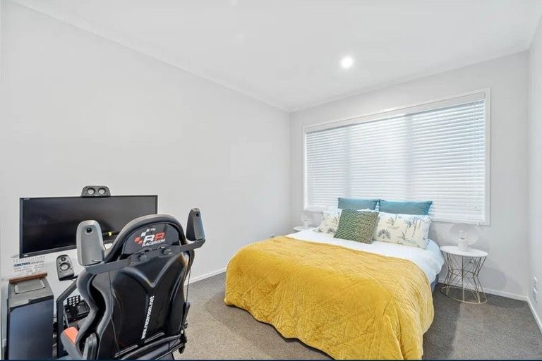 Photo of property in 8 Vue Terrace, Silverdale, 0932