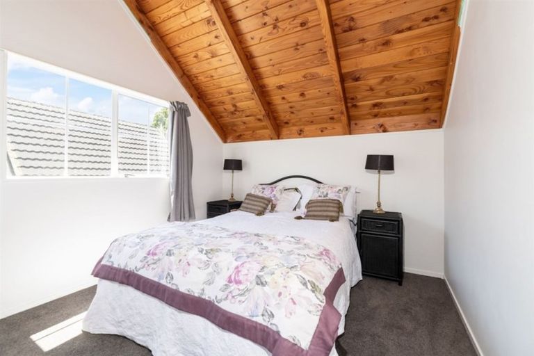 Photo of property in 1/12 Cobblestone Lane, Hillcrest, Auckland, 0627