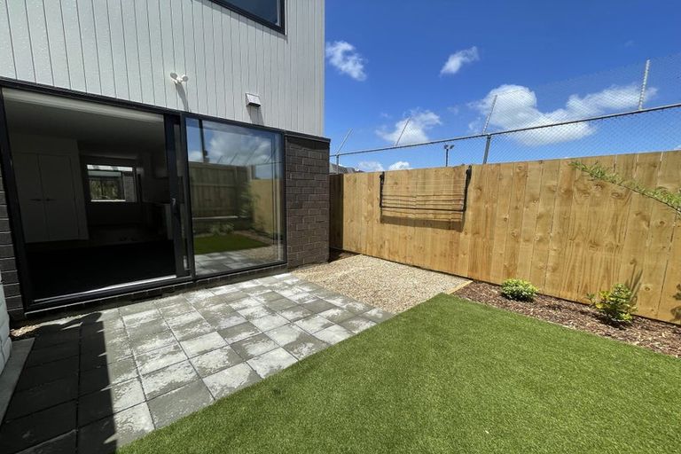 Photo of property in 15/3234 Great North Road, New Lynn, Auckland, 0600