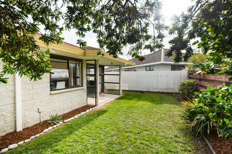 Photo of property in 2/99 Vogel Street, Roslyn, Palmerston North, 4414