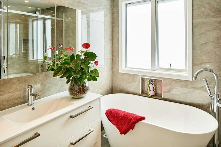 Photo of property in 14 Waitohu Road, York Bay, Lower Hutt, 5013