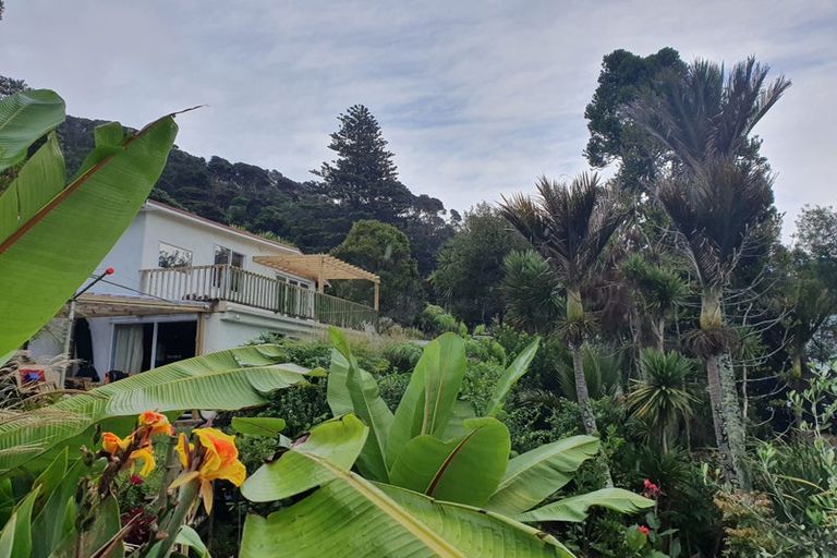 Photo of property in 279 Motutara Road, Muriwai, Waimauku, 0881