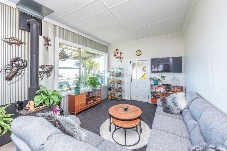 Photo of property in 2 Wharf Street, Castlecliff, Whanganui, 4501