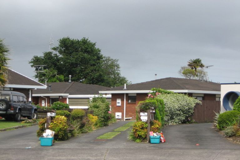 Photo of property in 2/10 Tulloch Place, Conifer Grove, Takanini, 2112