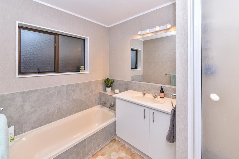 Photo of property in 33a Manse Road, Pahurehure, Papakura, 2113