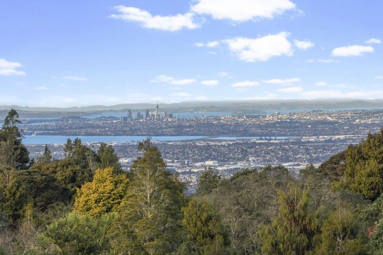 Photo of property in 32 Turanga Road, Henderson Valley, Auckland, 0612