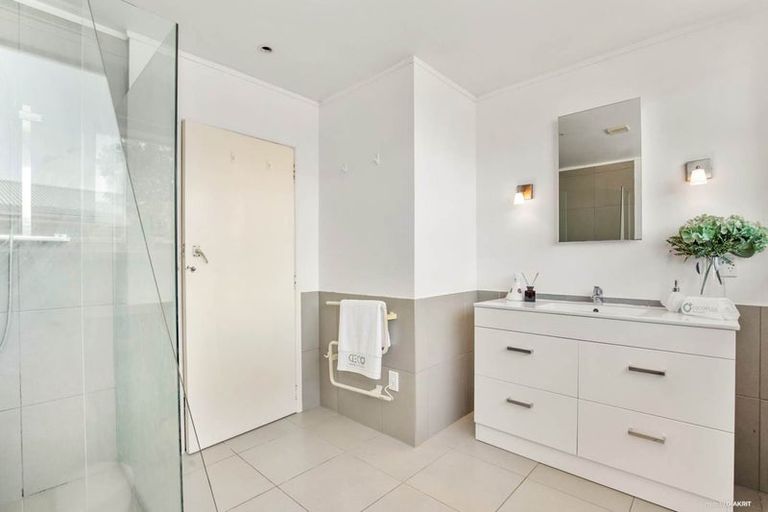 Photo of property in 544 Glenfield Road, Glenfield, Auckland, 0629