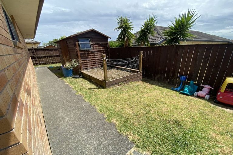 Photo of property in 37 Croftview Road, Wattle Downs, Auckland, 2103