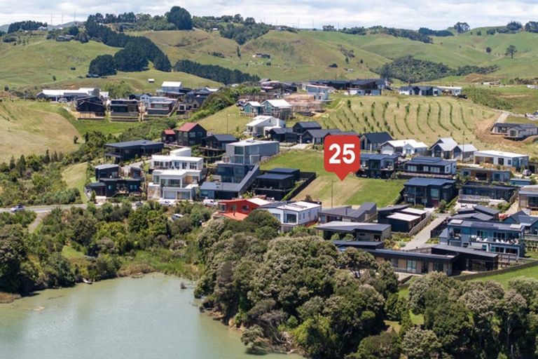 Photo of property in 25 Omahina Street, Raglan, 3225