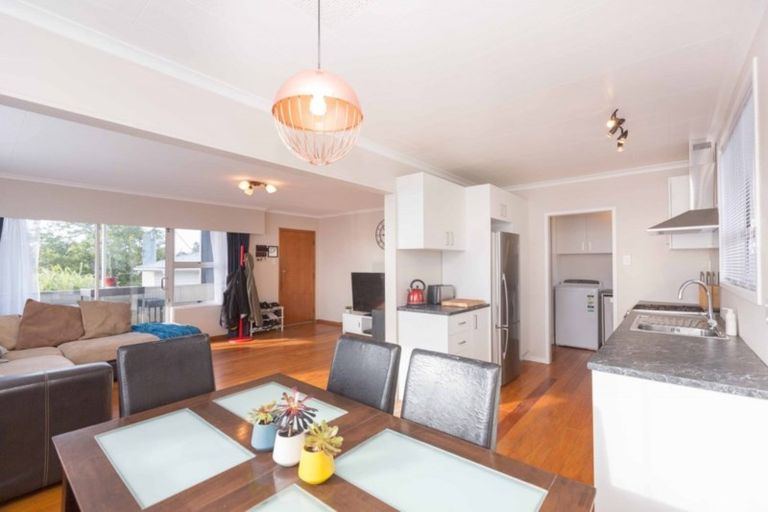 Photo of property in 10 Elm Grove, Westown, New Plymouth, 4310