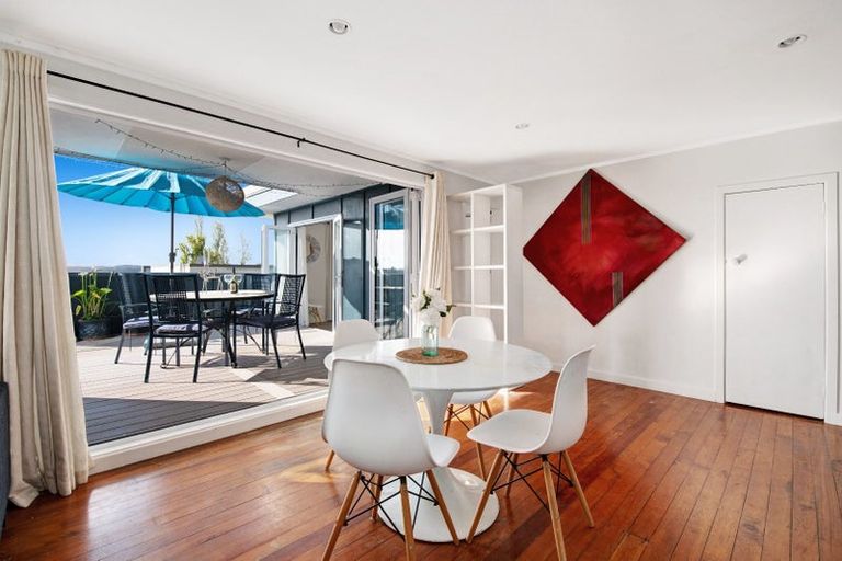 Photo of property in 15 Beach Road, Manly, Whangaparaoa, 0930