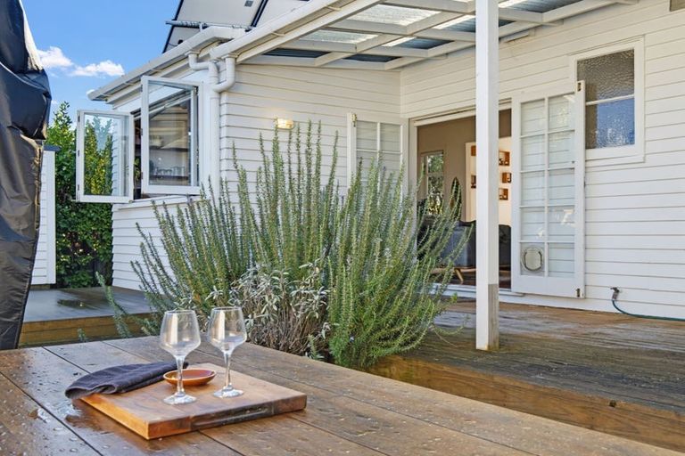 Photo of property in 11 Rutherford Road, Marewa, Napier, 4110