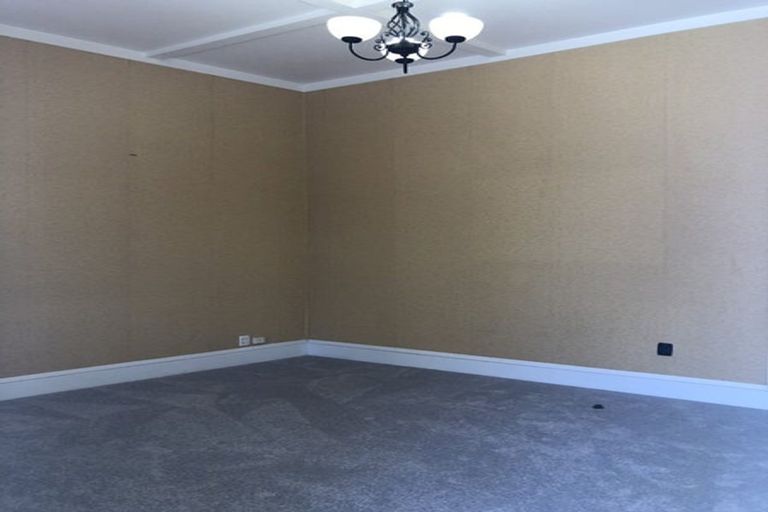 Photo of property in 15 Norwood Road, Bayswater, Auckland, 0622