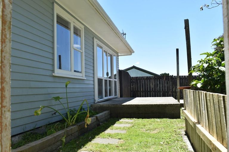 Photo of property in 25 Amundsen Grove, Stokes Valley, Lower Hutt, 5019