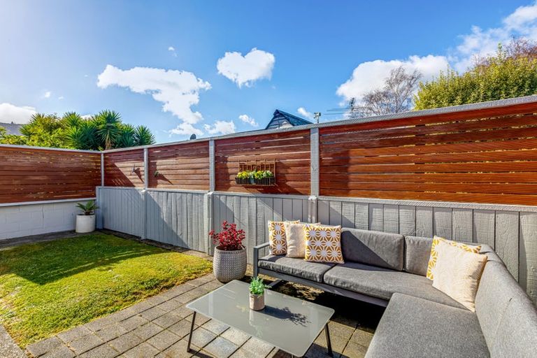 Photo of property in 1/17 Oak Street, Ebdentown, Upper Hutt, 5018