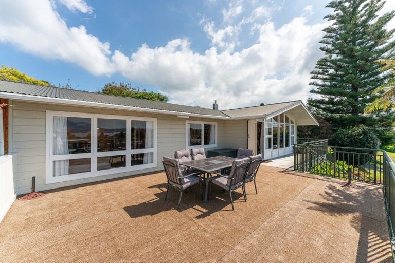 Photo of property in 8 Earle Place, Acacia Bay, Taupo, 3330