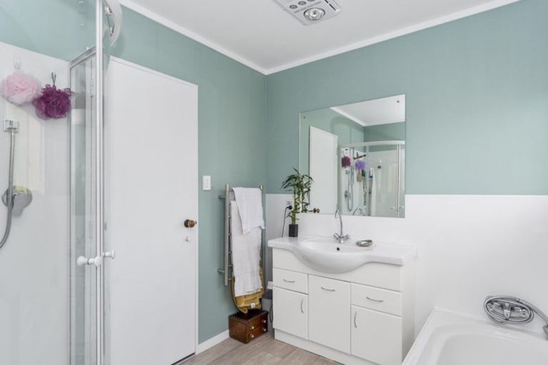 Photo of property in 10 Victory Street, Welcome Bay, Tauranga, 3112