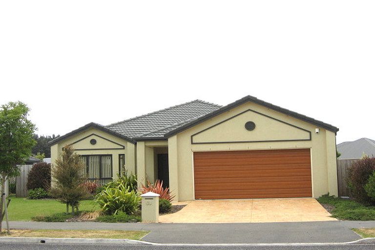 Photo of property in 68 Puhara Avenue, Parklands, Christchurch, 8083
