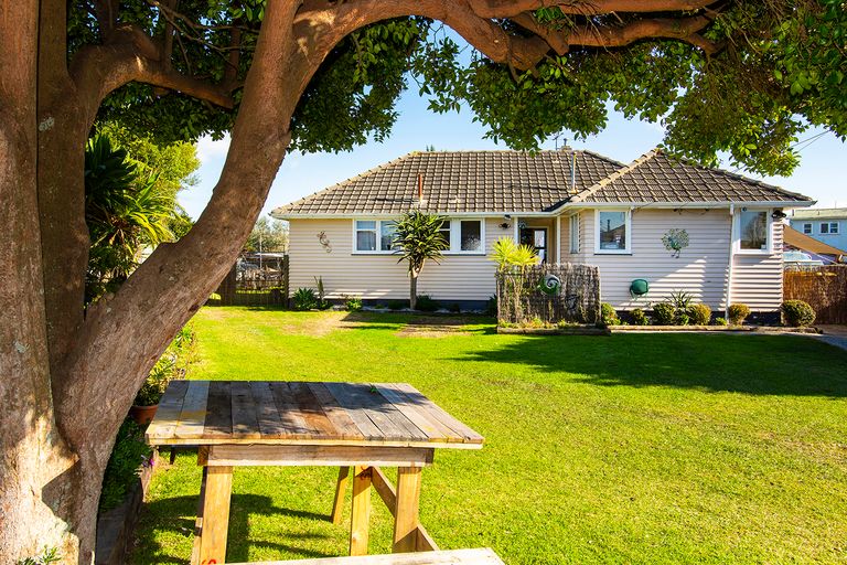 Photo of property in 30 Karaka Street, Elgin, Gisborne, 4010