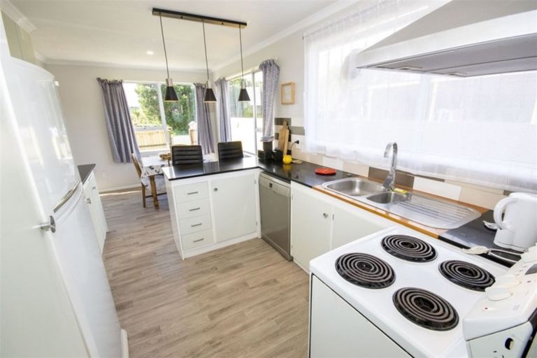 Photo of property in 29 Kings Avenue, Waikuku Beach, 7402