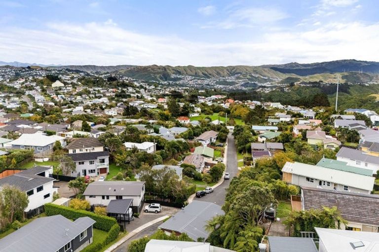 Photo of property in 1/15 Bloomsbury Grove, Newlands, Wellington, 6037