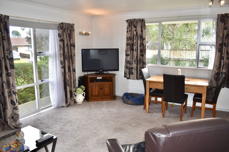 Photo of property in 38 Norfolk Crescent, Otaki Beach, Otaki, 5512