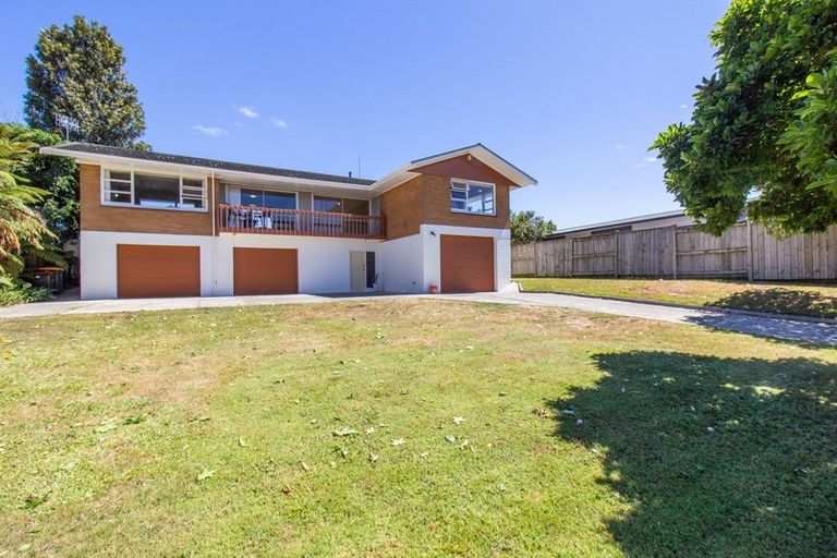Photo of property in 47 Grand Vue Road, Kawaha Point, Rotorua, 3010