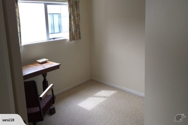 Photo of property in 2b Sunhaven Drive, Newlands, Wellington, 6037