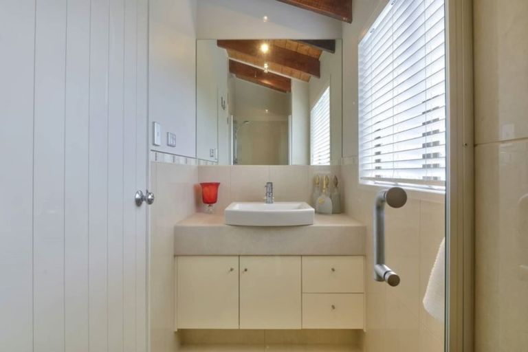 Photo of property in 40c Devon Road, Bucklands Beach, Auckland, 2012