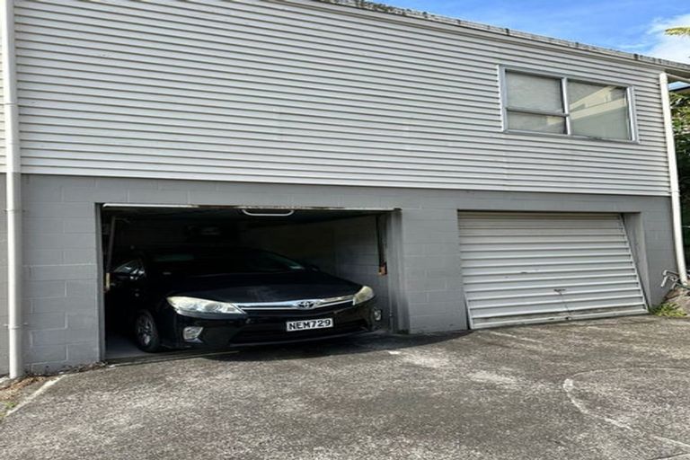 Photo of property in 1/23 Sovereign Place, Glenfield, Auckland, 0629