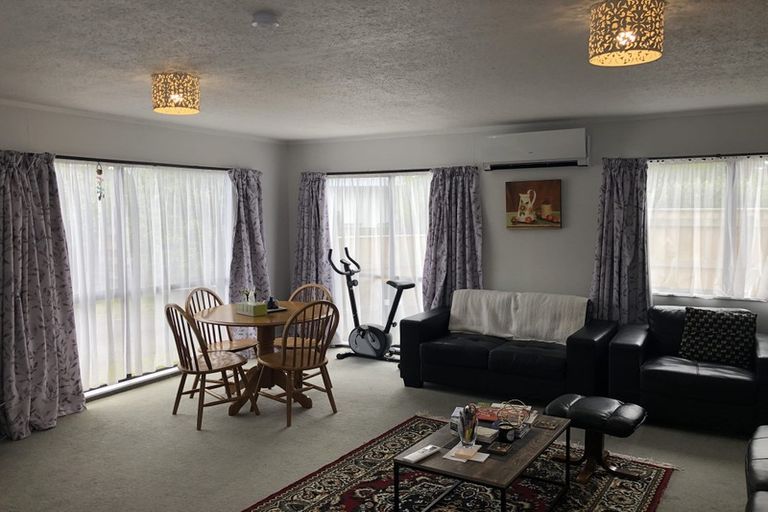 Photo of property in 27a Dorset Crescent, Hokowhitu, Palmerston North, 4410