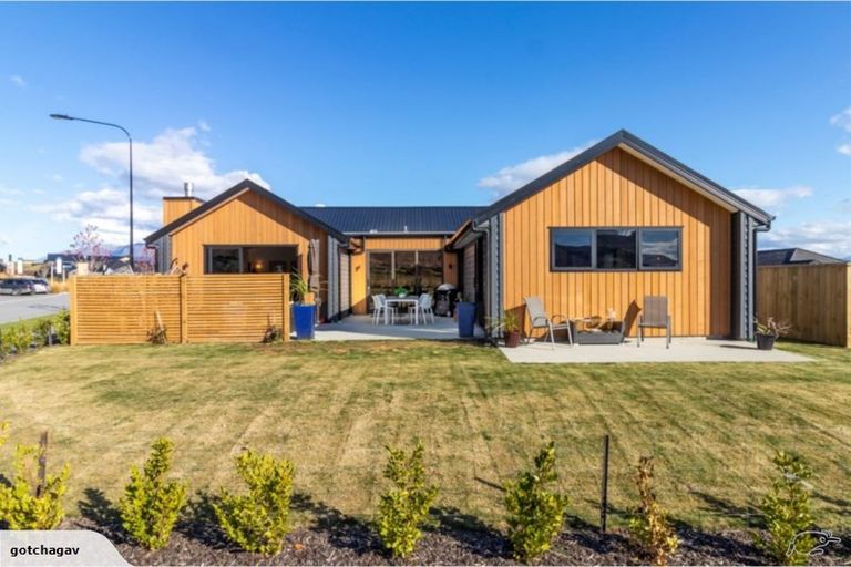 Photo of property in 17 Bannister Street, Jacks Point, Queenstown, 9371