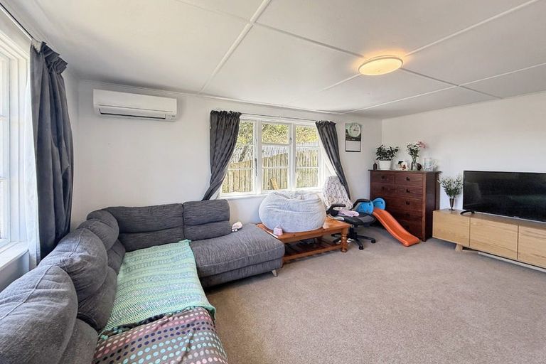 Photo of property in 13 Dorset Grove, Cannons Creek, Porirua, 5024