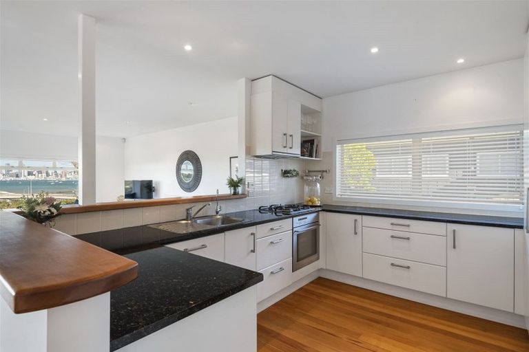 Photo of property in 25 Sylvan Avenue, Northcote, Auckland, 0627