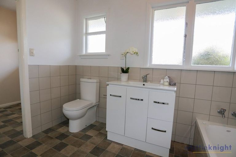 Photo of property in 33 Powell Crescent, Ilam, Christchurch, 8041