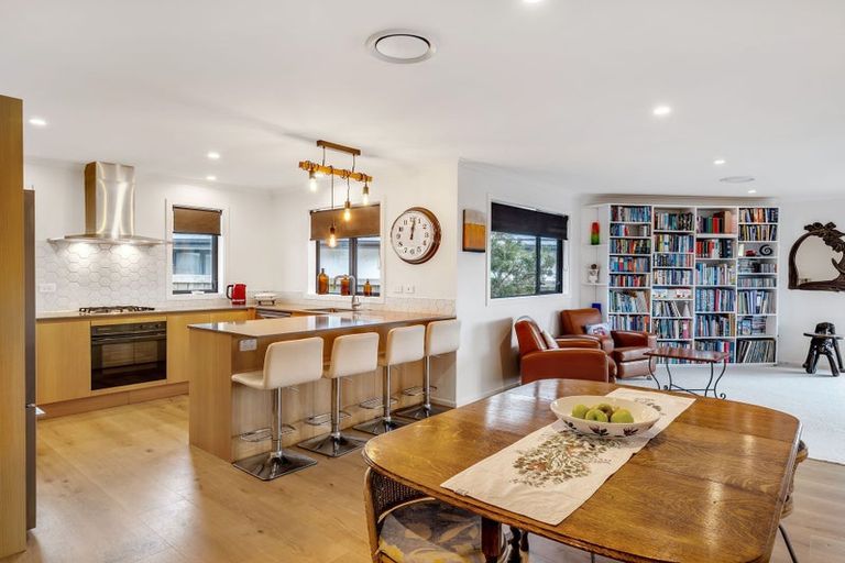 Photo of property in 42 Silicon Way, Fitzherbert, Palmerston North, 4410