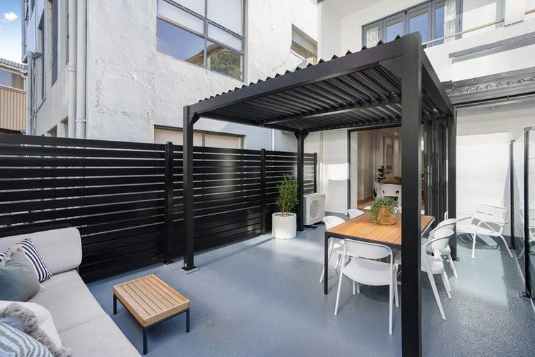 Photo of property in 1/11 Courtenay Place, Te Aro, Wellington, 6011