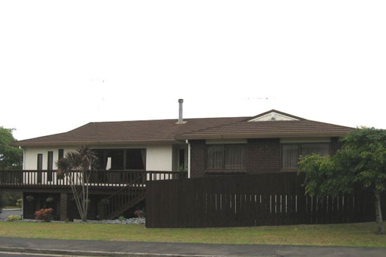 Photo of property in 4 Cherub Place, West Harbour, Auckland, 0618