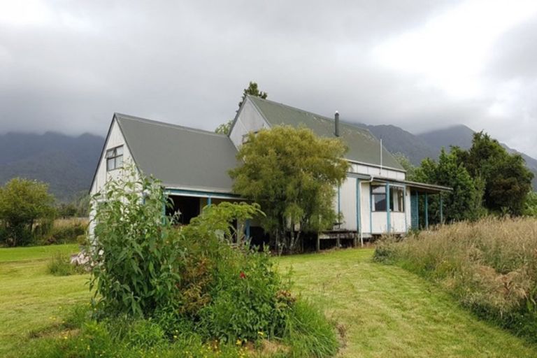 Photo of property in 329 Poerua Valley Road, Harihari, 7884