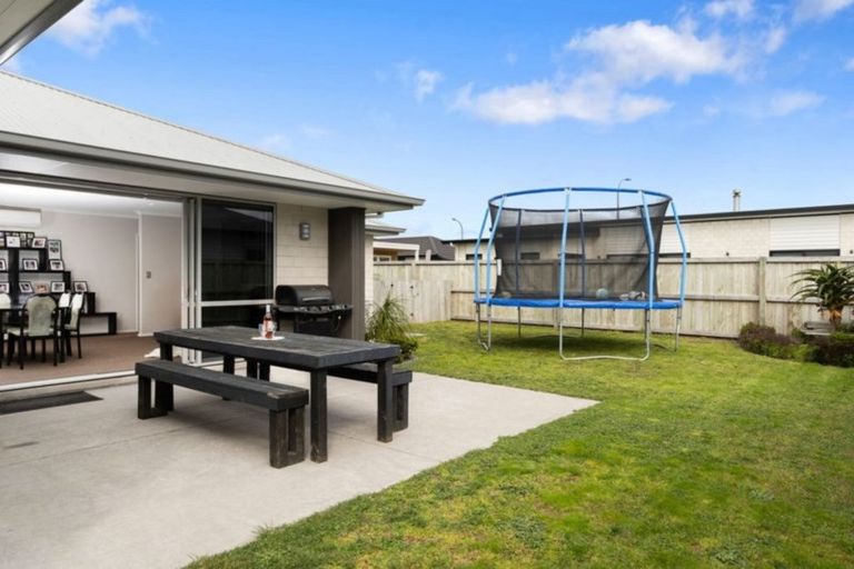 Photo of property in 18 Raiha Street, Papamoa Beach, Papamoa, 3118