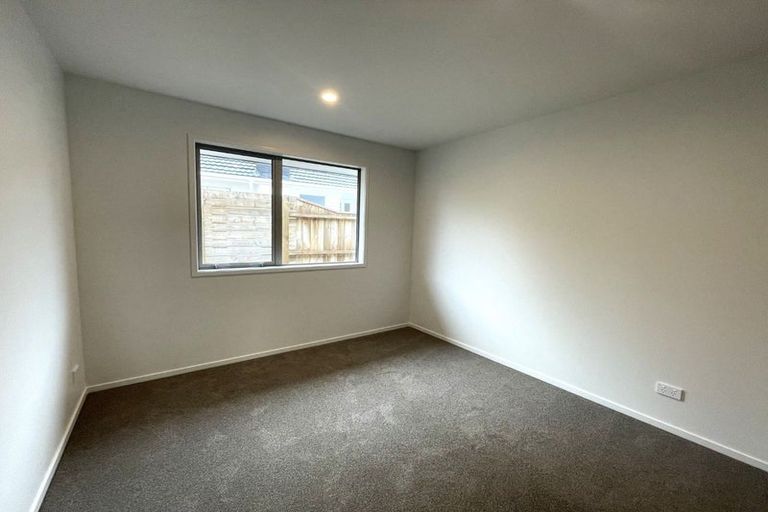Photo of property in 137/2b Seaview Road, Westown, New Plymouth, 4310